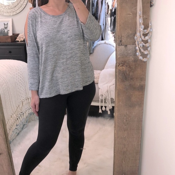 Gap size XLarge black striped cold shoulder top - Picture 2 of 5